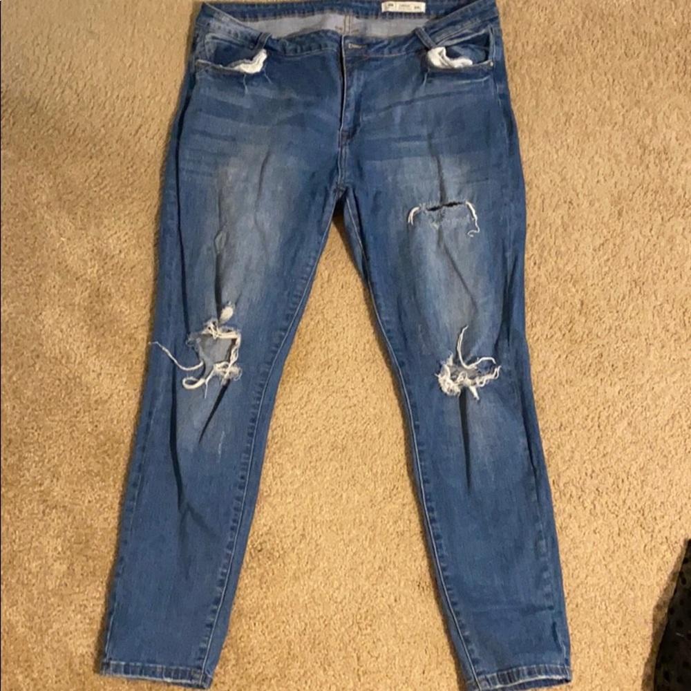 Distressed skinny jean